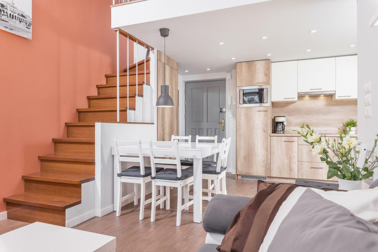 Cheerful Air Conditioned Apartment With Mezzanine And Parking - Old Town Cracovia Exterior foto