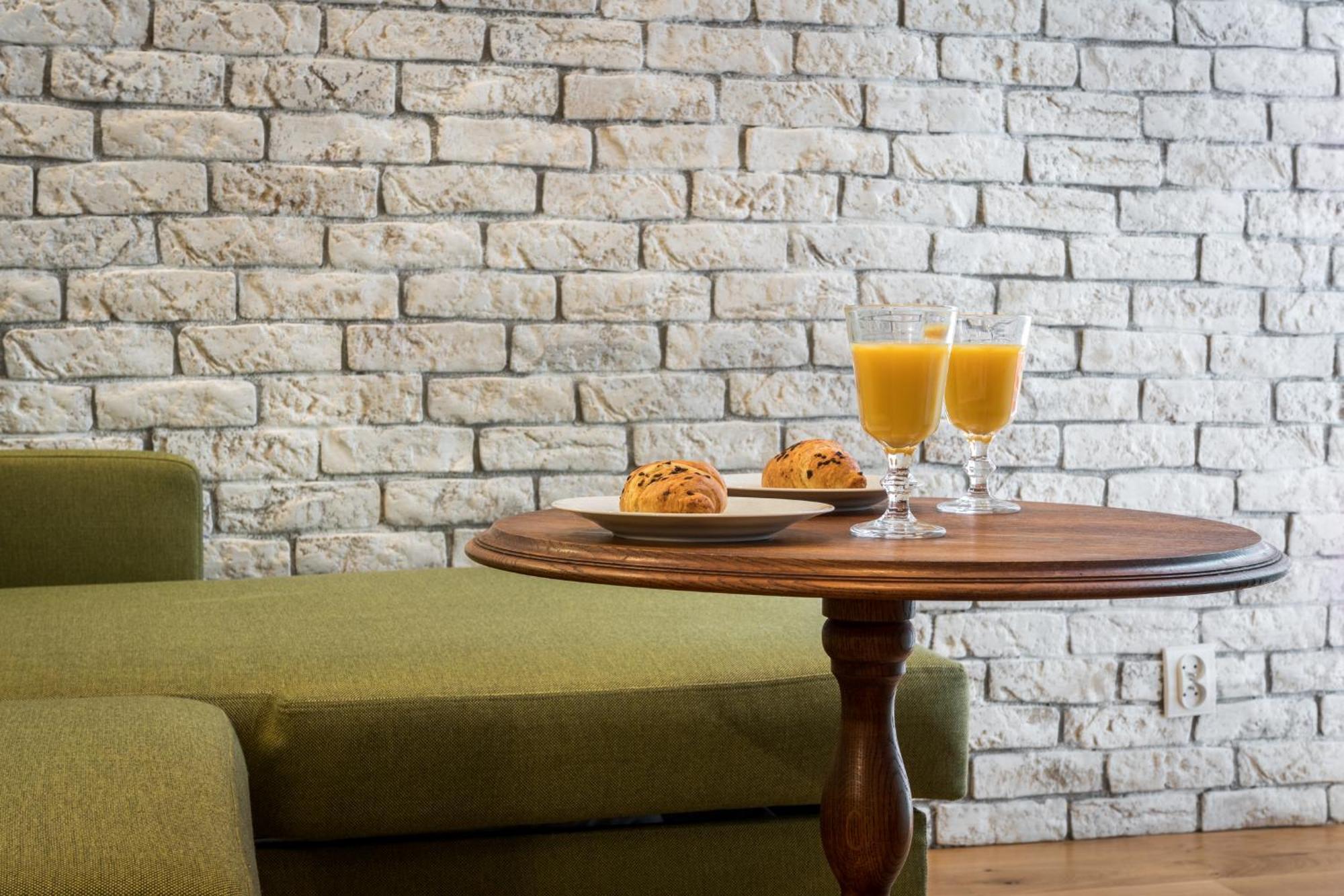 Cheerful Air Conditioned Apartment With Mezzanine And Parking - Old Town Cracovia Exterior foto